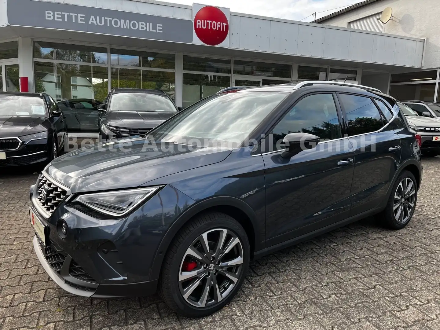 SEAT Arona 1.5 TSI DSG FR*NAVI*SZHG*KAMERA* Grau - 1