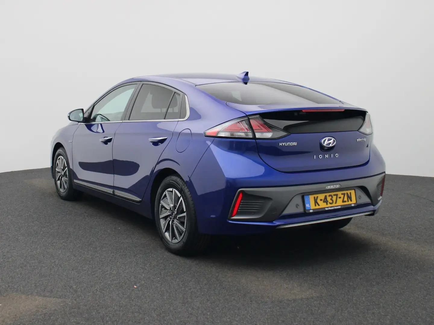 Hyundai IONIQ Premium EV 38 kWh | Parkeer camera | Adaptive Crui Blauw - 2