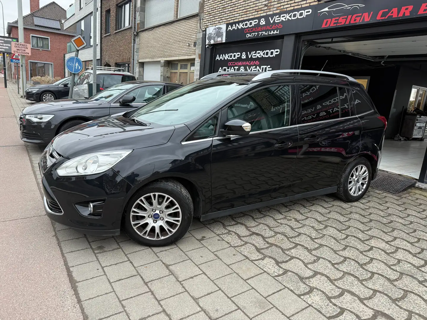 Ford Grand C-Max Grand C-Max1.6 TDCi *7Place* Cuir Navigations Clim Noir - 1
