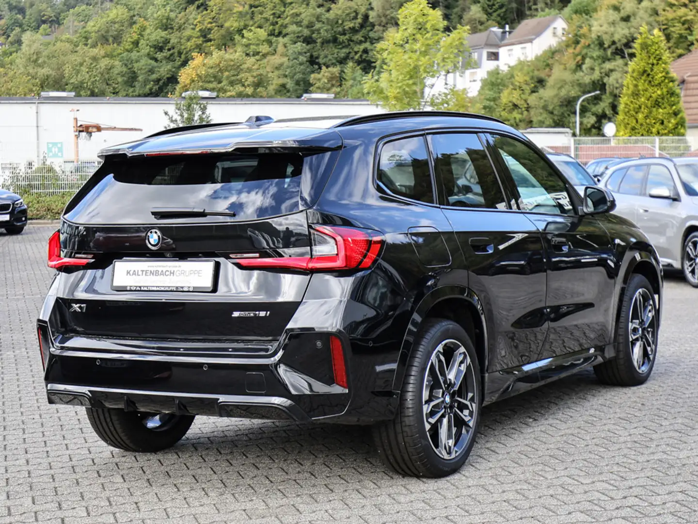 BMW X1 sDrive 18i M-Sport AHK LED ACC NAVI KAMERA Zwart - 2