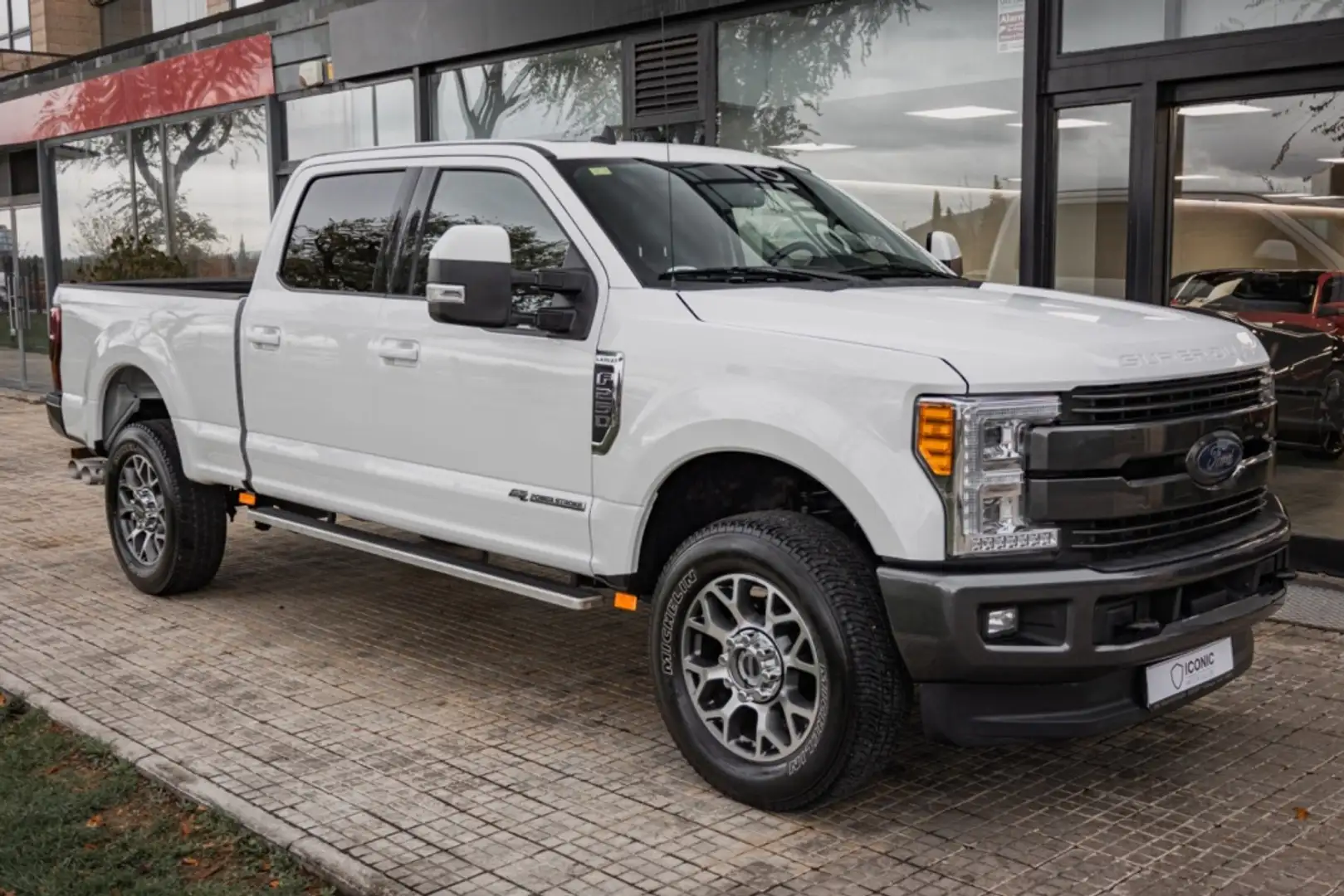 Ford F-350 6.0 V8 Crew Cab 4x2 DRW Lariat Aut. Blanco - 2