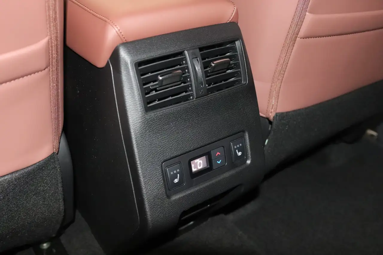 Mitsubishi Outlander снимка Mitsubishi Outlander