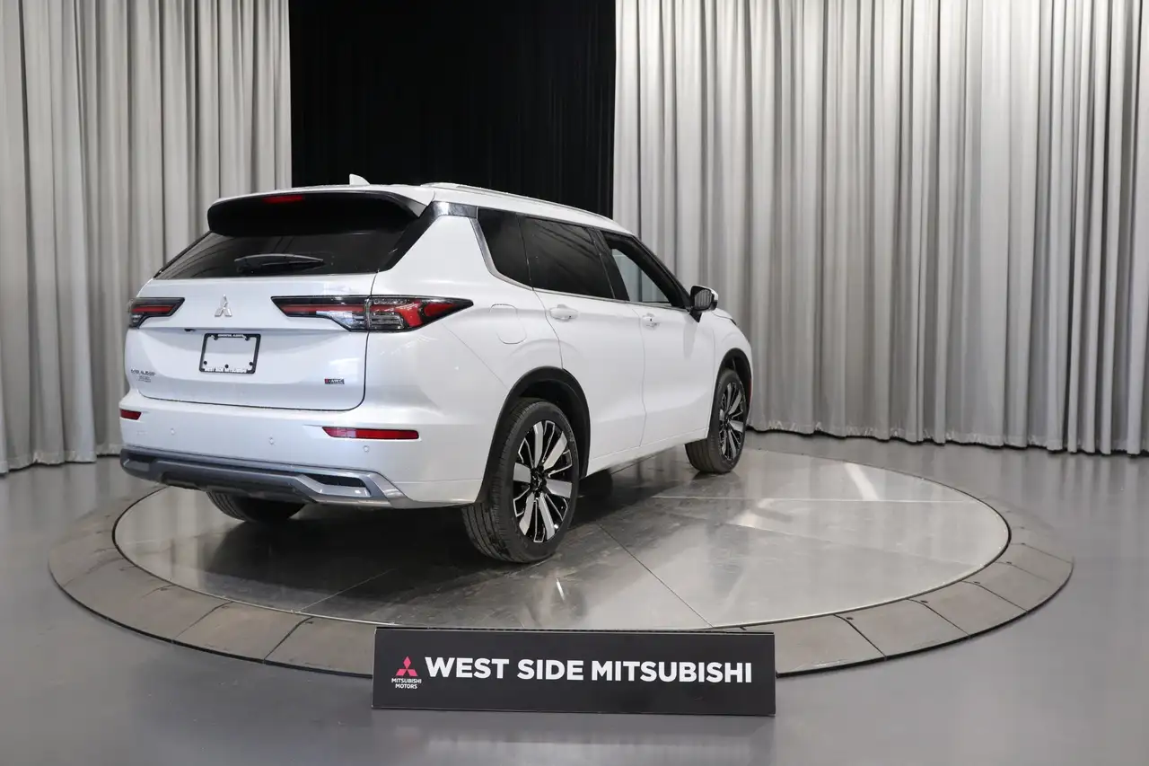 Mitsubishi Outlander снимка Mitsubishi Outlander
