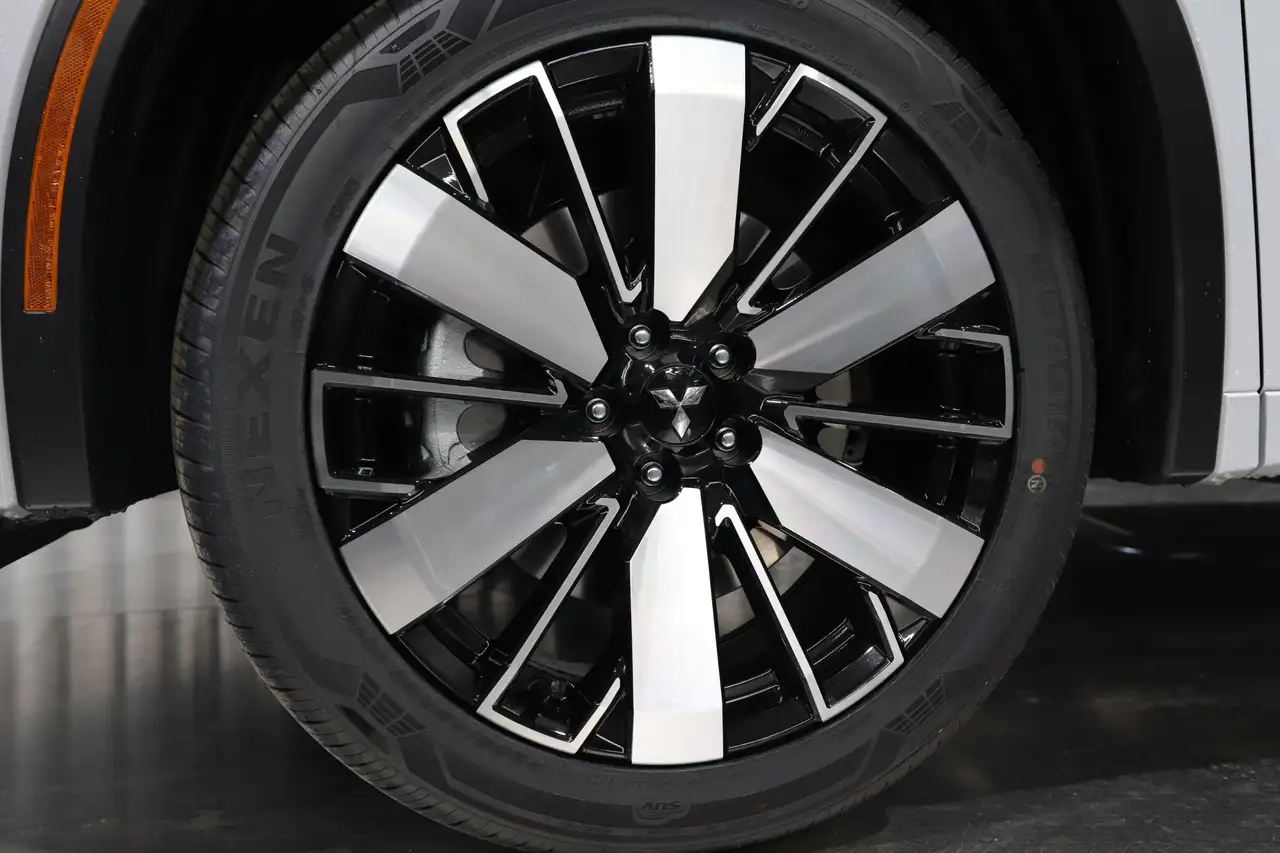 Mitsubishi Outlander снимка Mitsubishi Outlander