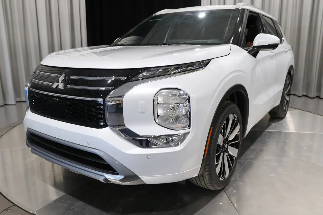Mitsubishi Outlander снимка Mitsubishi Outlander