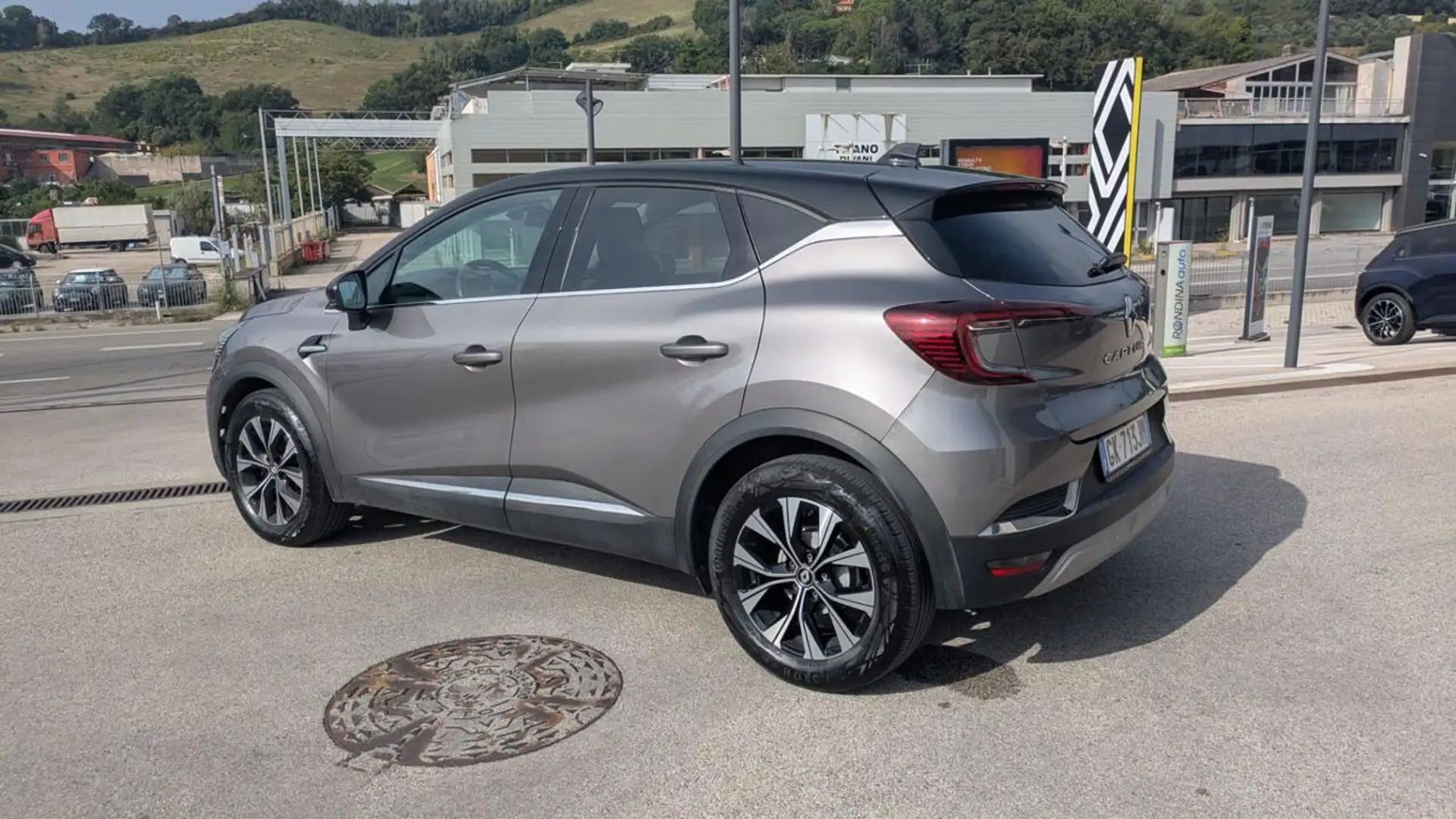 Renault Captur TCe 90 CV Techno Grigio - 2