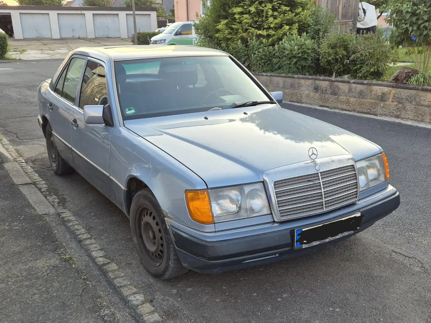Mercedes-Benz E 200 E-Klasse Bleu - 1
