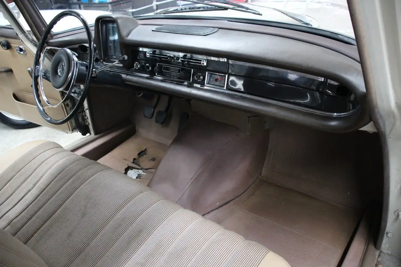 Mercedes-Benz 200 D W110 Heckflosse *H-Zulassung*, foto 12