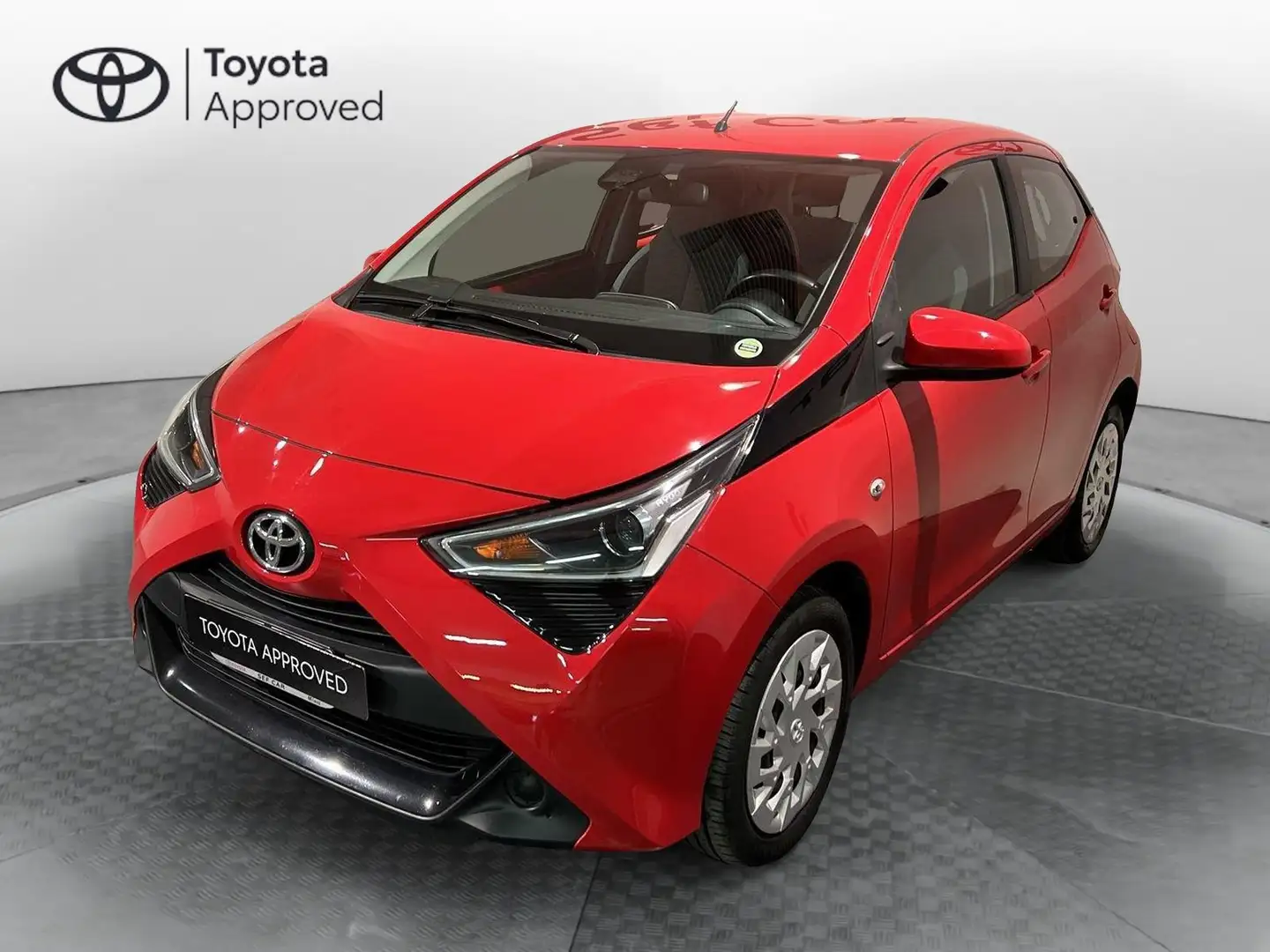Toyota Aygo 1.0 VVT-i 72 CV 5 porte x-play Rouge - 1