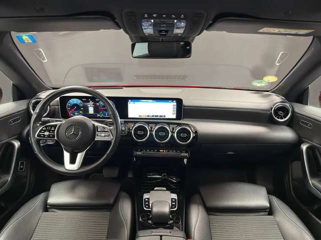 Mercedes-Benz CLA 180 — photo 9