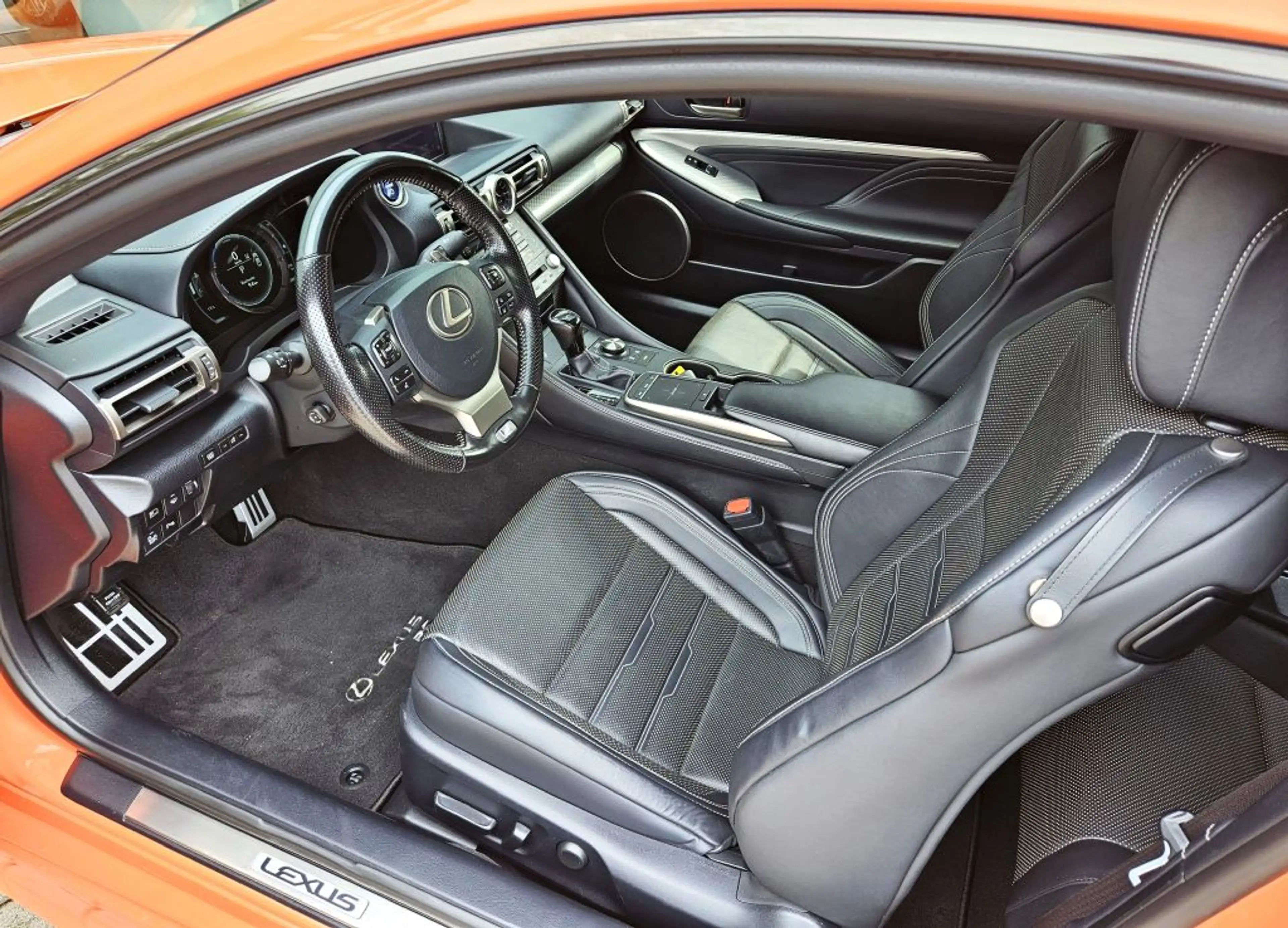 Lexus RC 300h F SPORT*Glas-Schiebe-Hebedach*Navigation* — photo 8