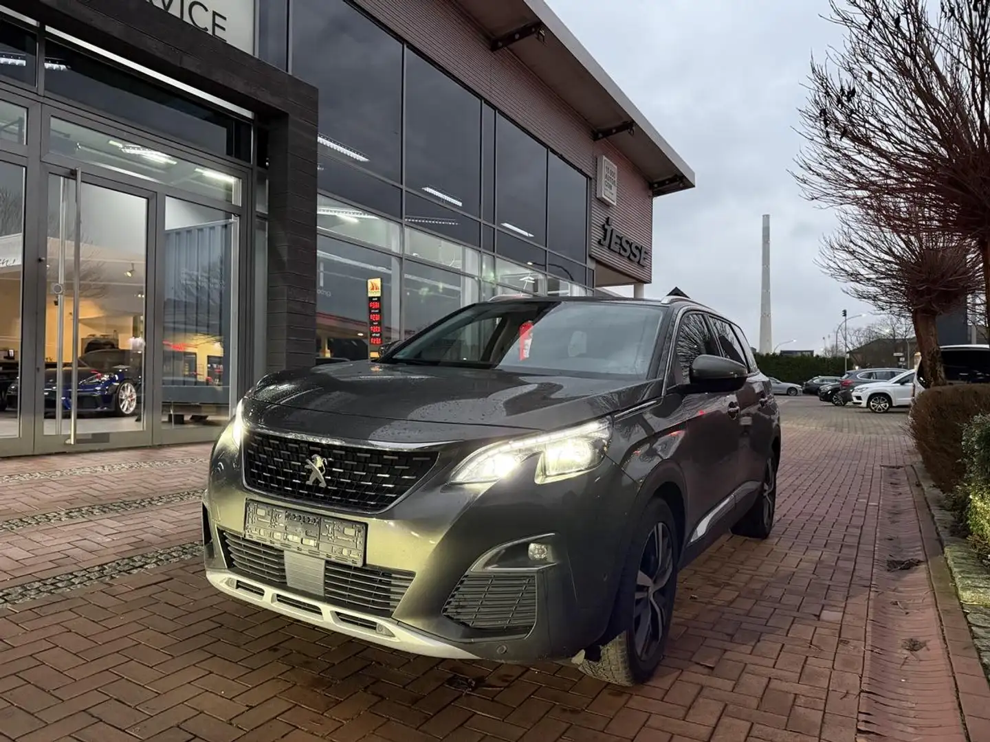 Peugeot 5008 1.2 PureTech 130 Allure 7Sitze LED dig-Tacho AHK Gris - 1