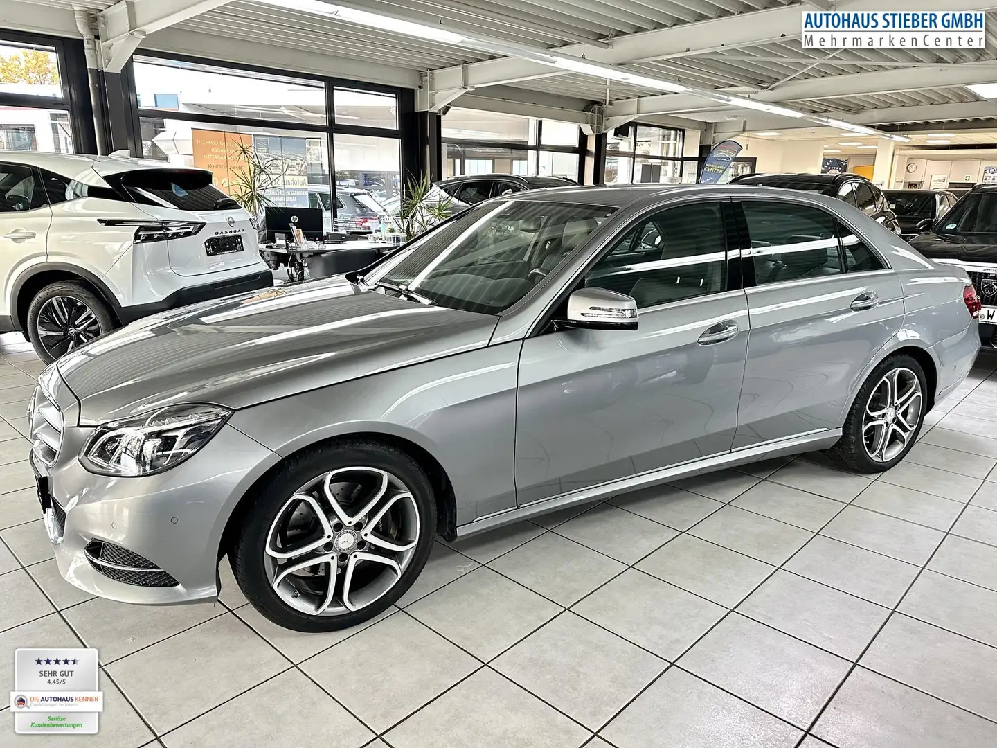 Mercedes-Benz E 220 Avantgarde NAVI+SHZ+EPH+LED 135 kW (184 PS), Au... Stříbrná - 2