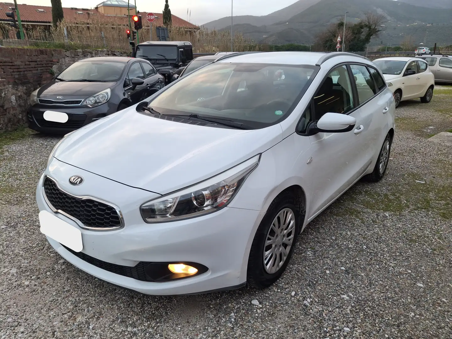 Kia Ceed / cee'd Ceed SW 1.4 crdi Class Weiß - 1