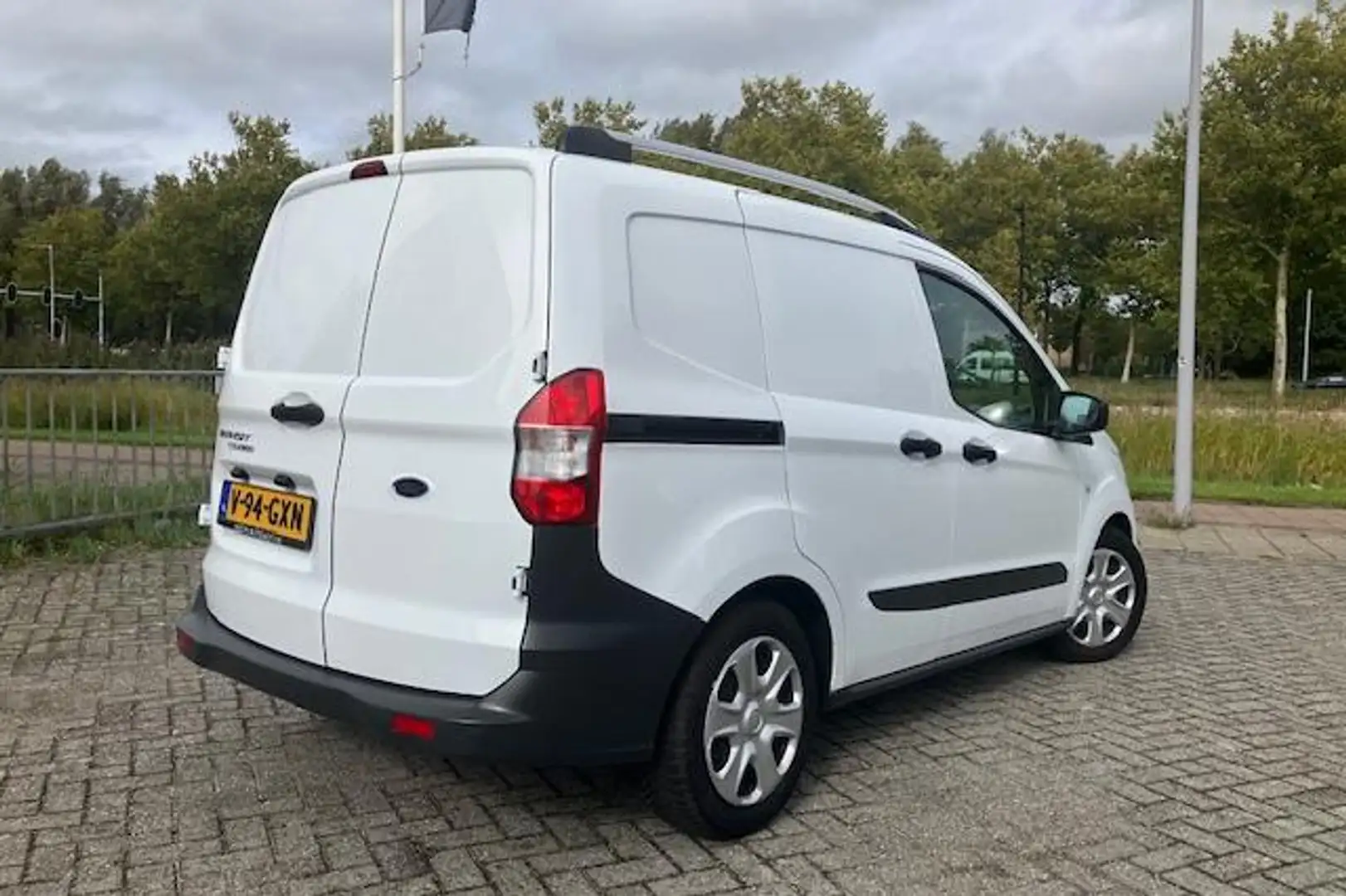 Ford Transit Courier 1.0 Trend 100PK EcoBoost Blanc - 2
