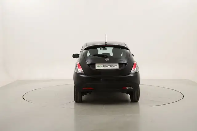 Lancia Ypsilon view 4
