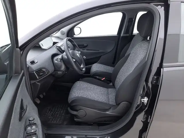 Lancia Ypsilon view 10