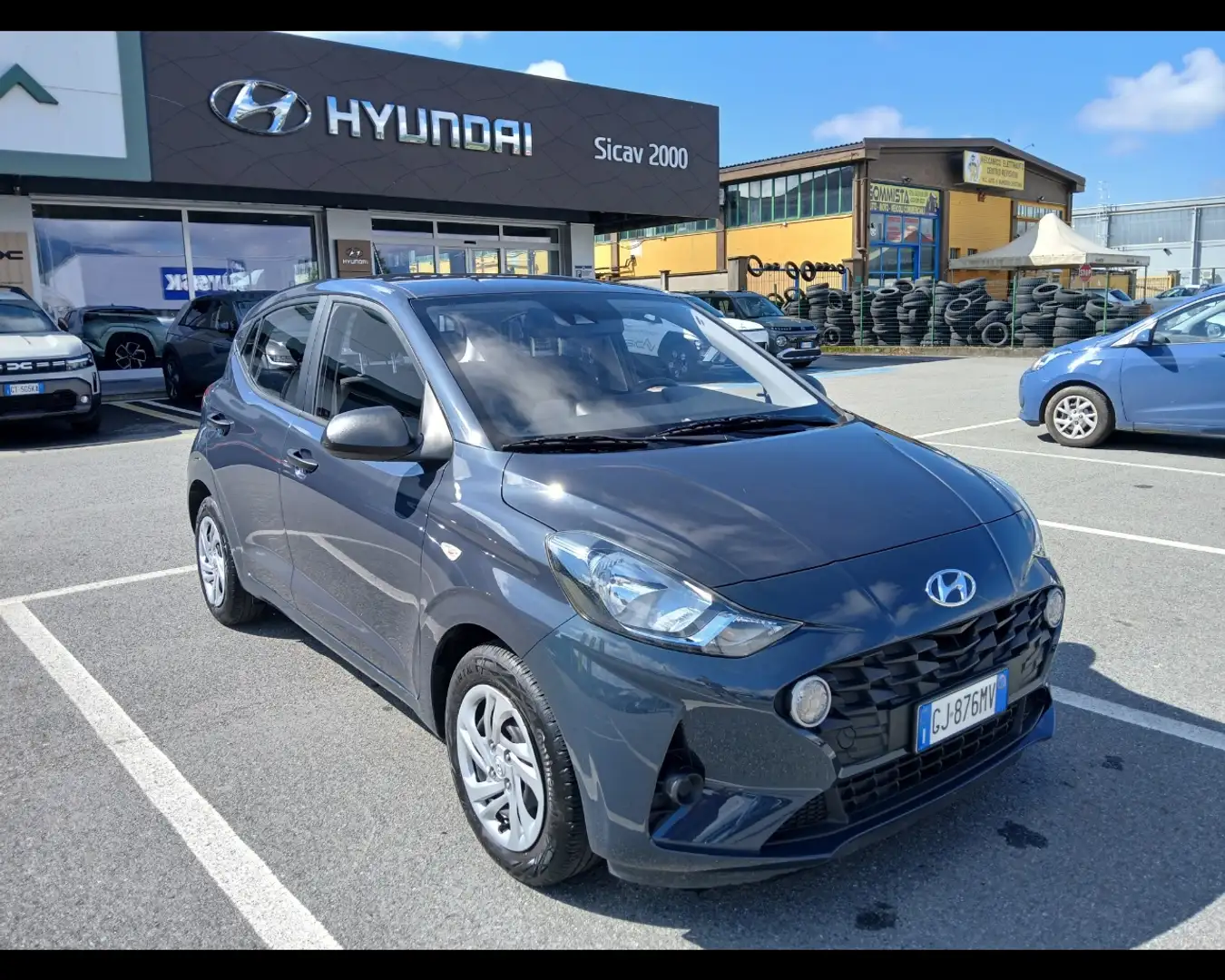 Hyundai i10 1.0 Advanced Gris - 1