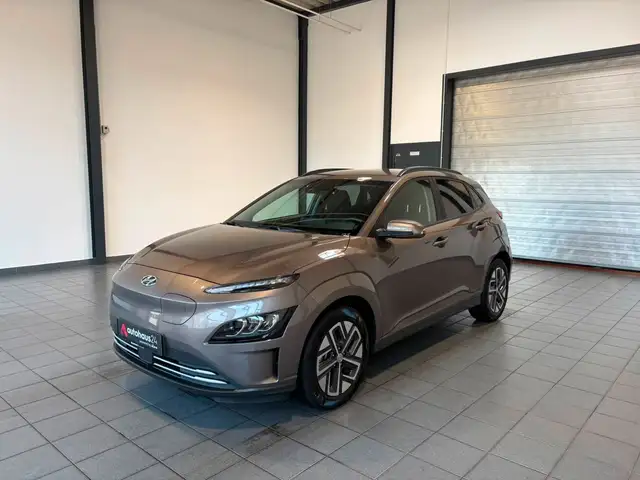 Hyundai Kona view 3