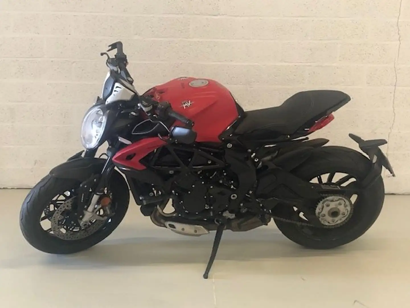 MV Agusta Dragster Rosso Červená - 1