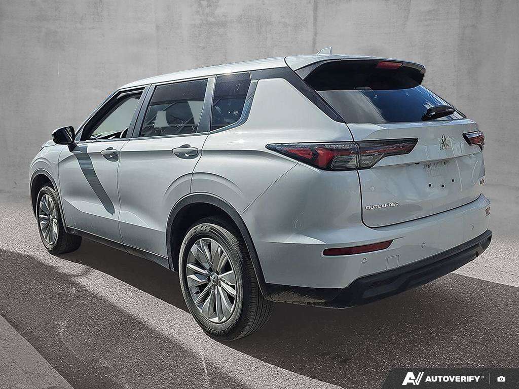 2026 Mitsubishi Outlander ES — photo 1