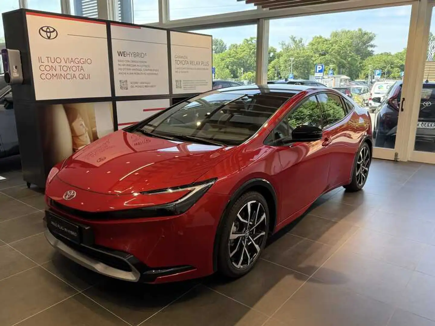 Toyota Prius 2.0 phev Lounge+ Červená - 1