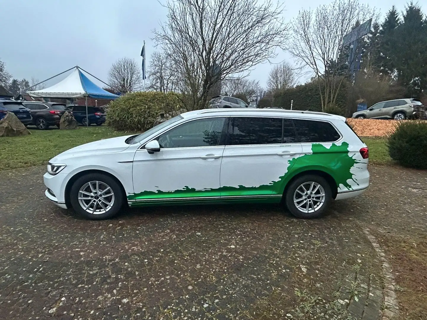 Volkswagen Passat Variant 2.0 TDI Highl. Variant Weiß - 2