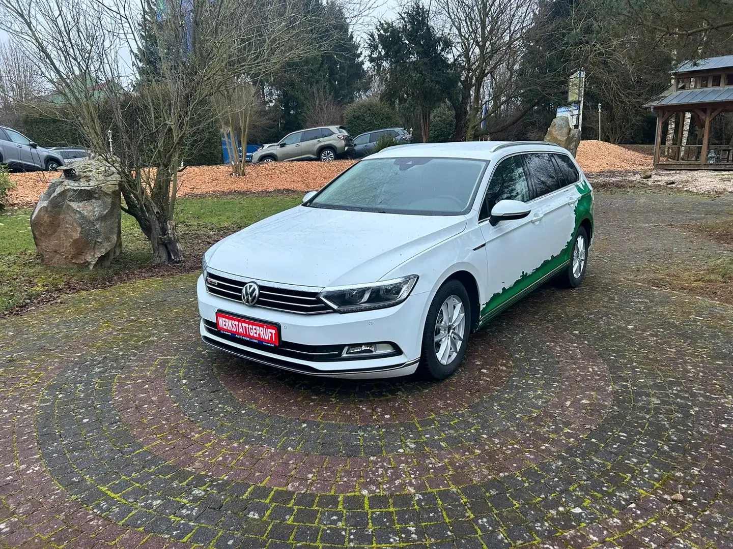 Volkswagen Passat Variant 2.0 TDI Highl. Variant Weiß - 1