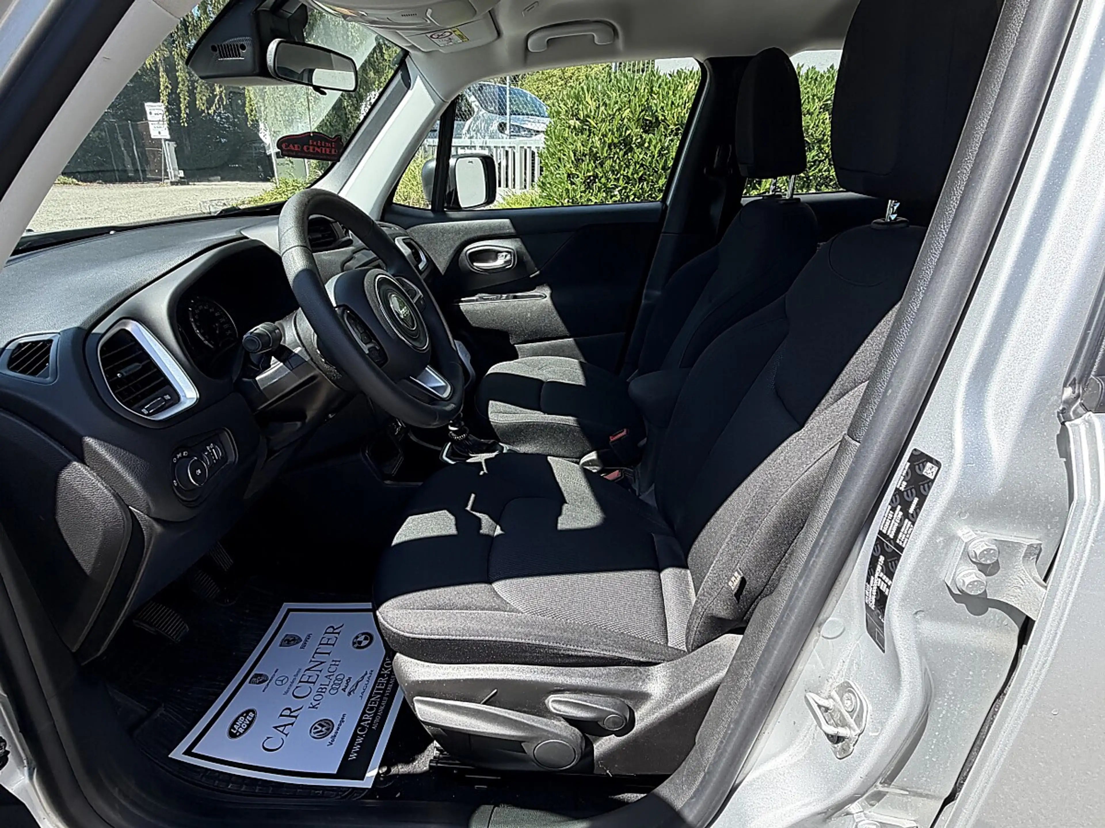 Jeep Renegade 1,0 MultiAir T3 FWD 6MT 120 Sport — photo 10