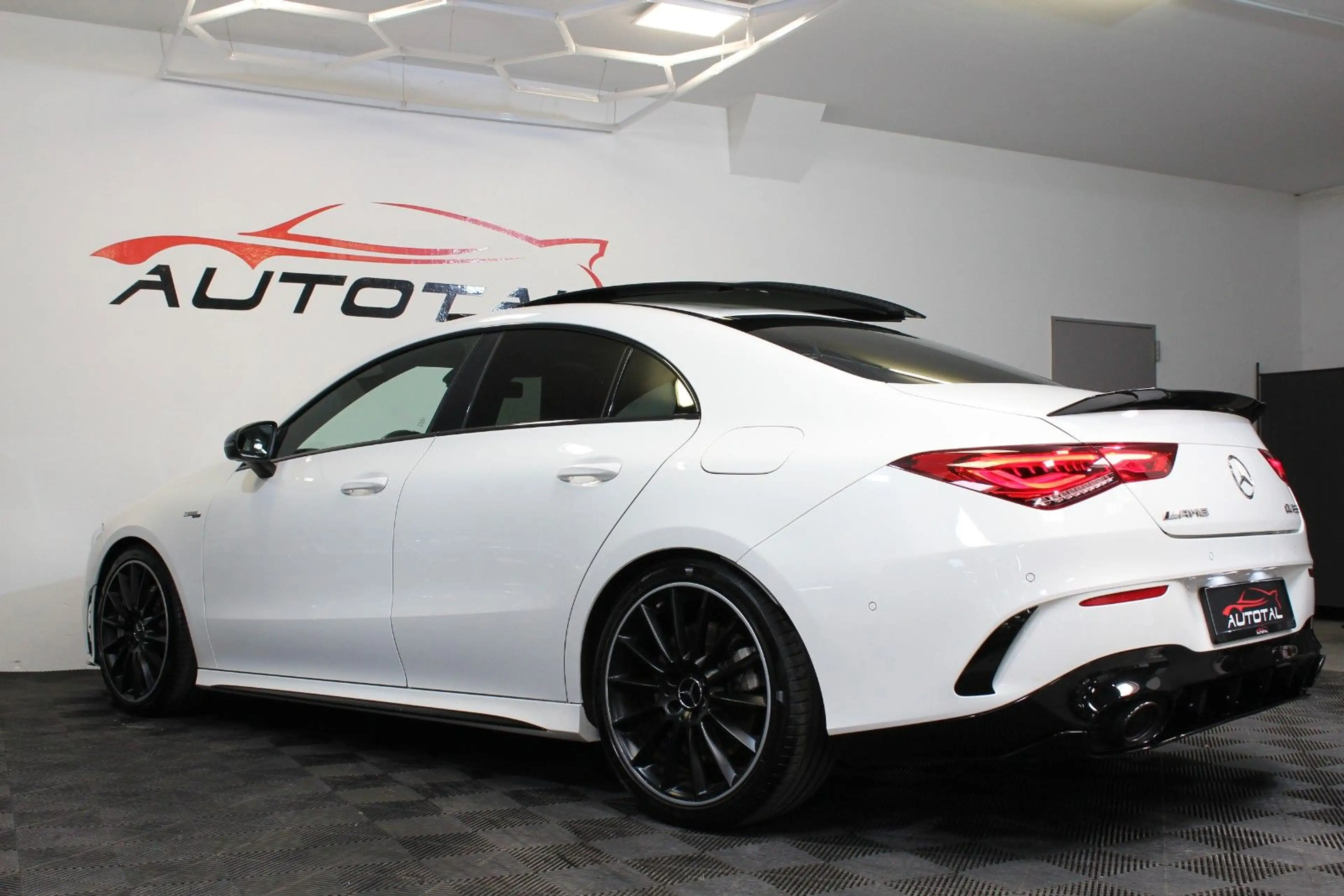 Mercedes-Benz CLA 35 AMG *4Matic*Pano*Standheiz.*AeroPaket* — photo 12