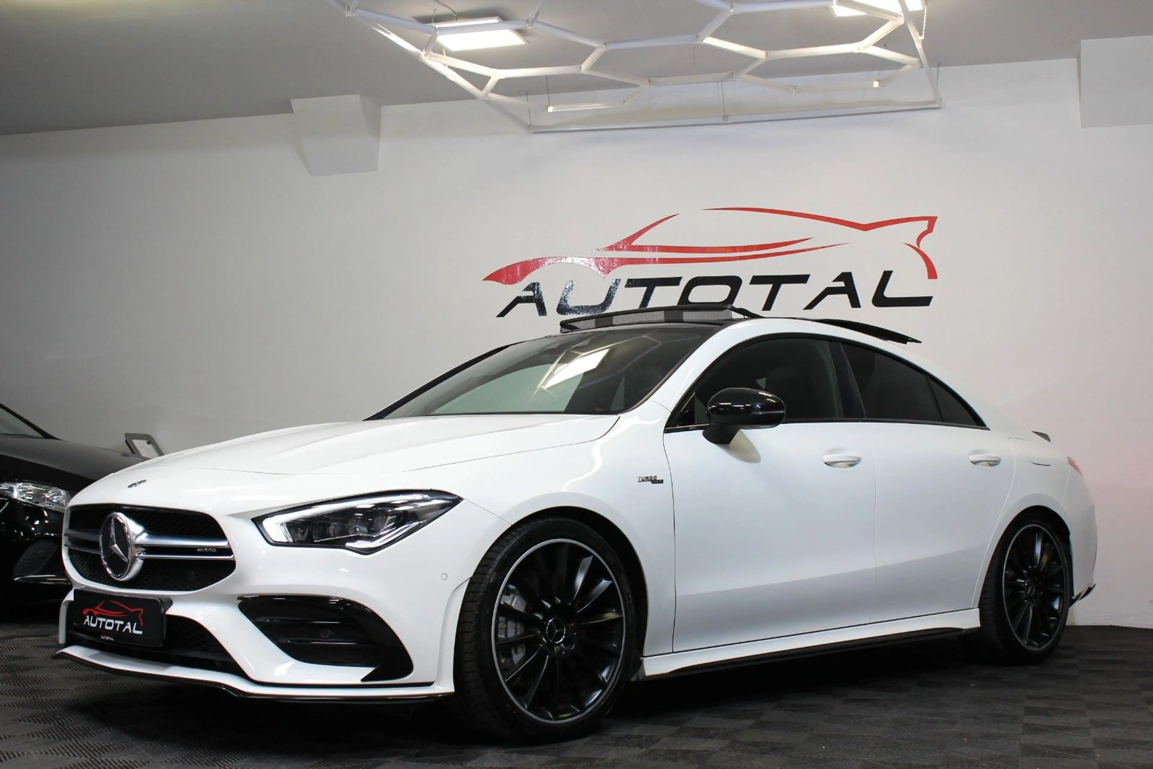 Mercedes-Benz CLA 35 AMG *4Matic*Pano*Standheiz.*AeroPaket* — photo 5