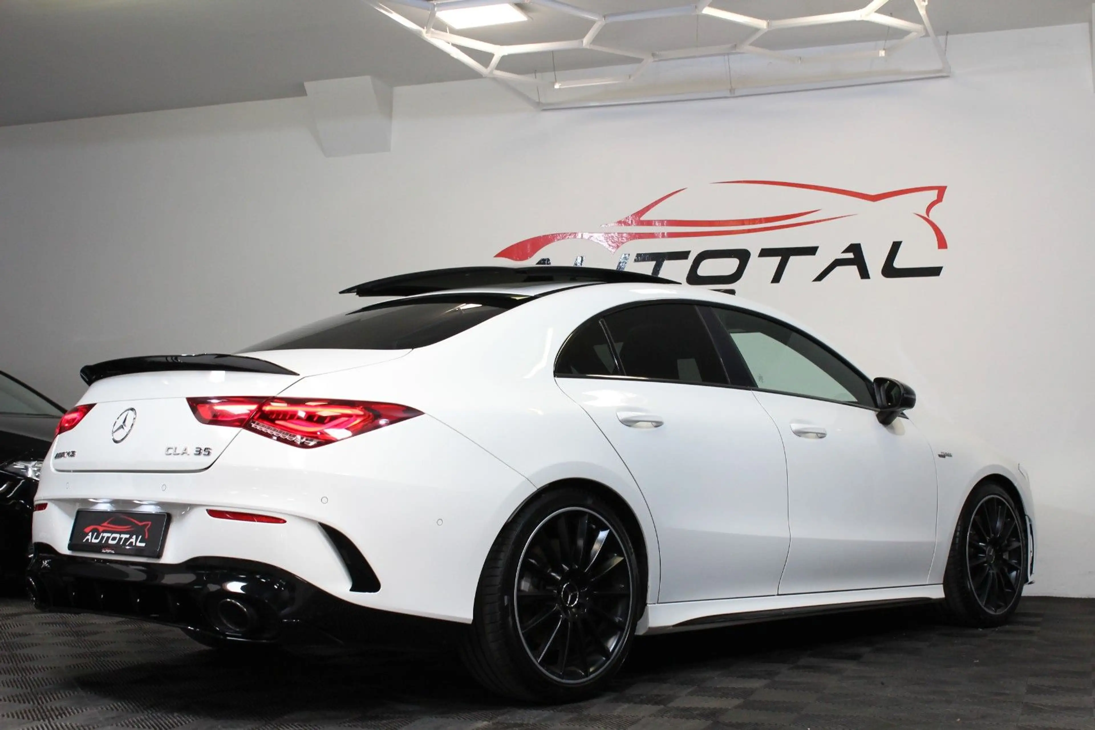 Mercedes-Benz CLA 35 AMG *4Matic*Pano*Standheiz.*AeroPaket* — photo 11