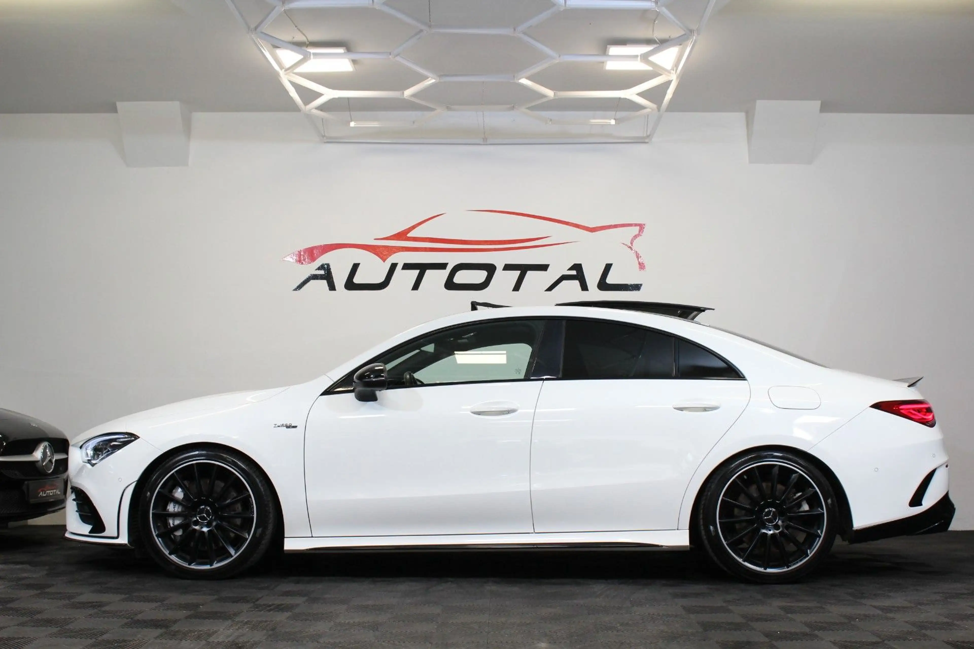 Mercedes-Benz CLA 35 AMG *4Matic*Pano*Standheiz.*AeroPaket* — photo 6