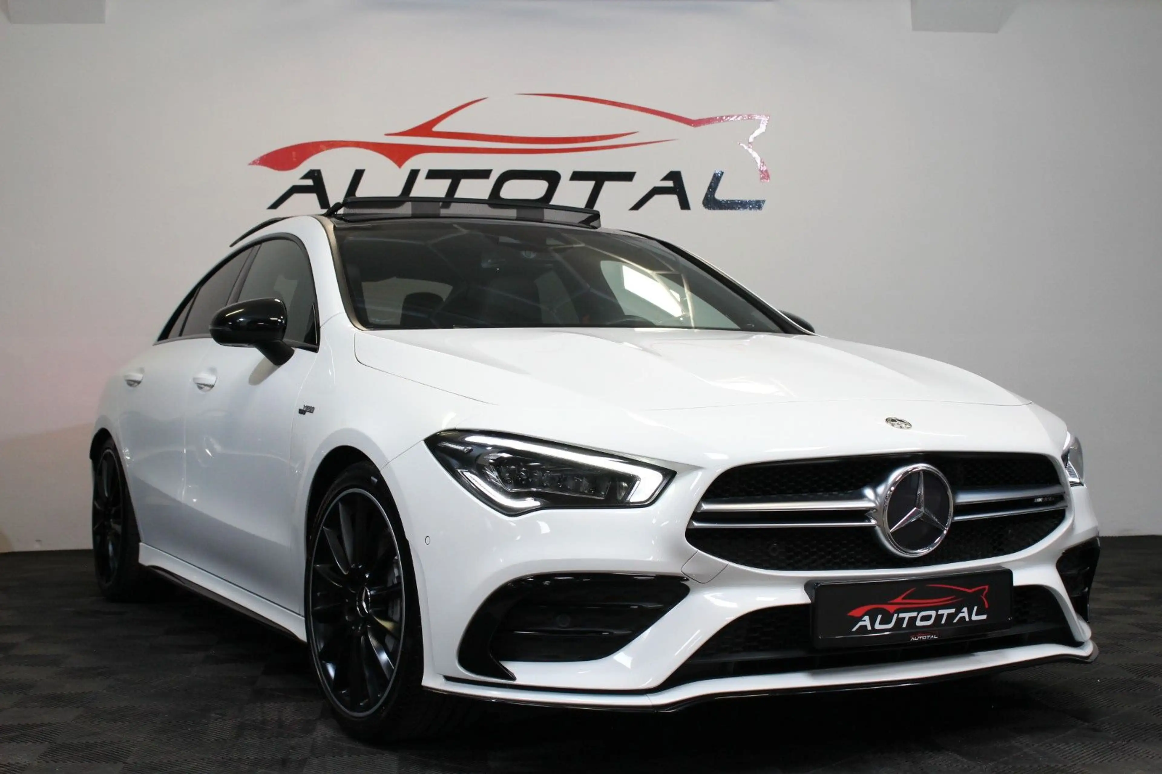 Mercedes-Benz CLA 35 AMG *4Matic*Pano*Standheiz.*AeroPaket* — photo 2