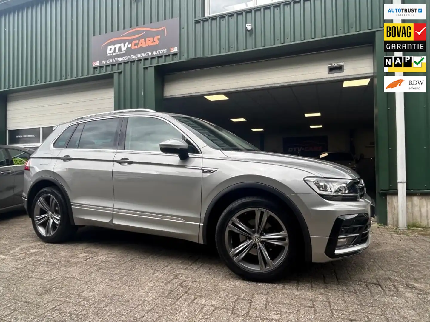 Volkswagen Tiguan 1.5 TSI ACT Highline Business R DSG Pano Grijs - 1