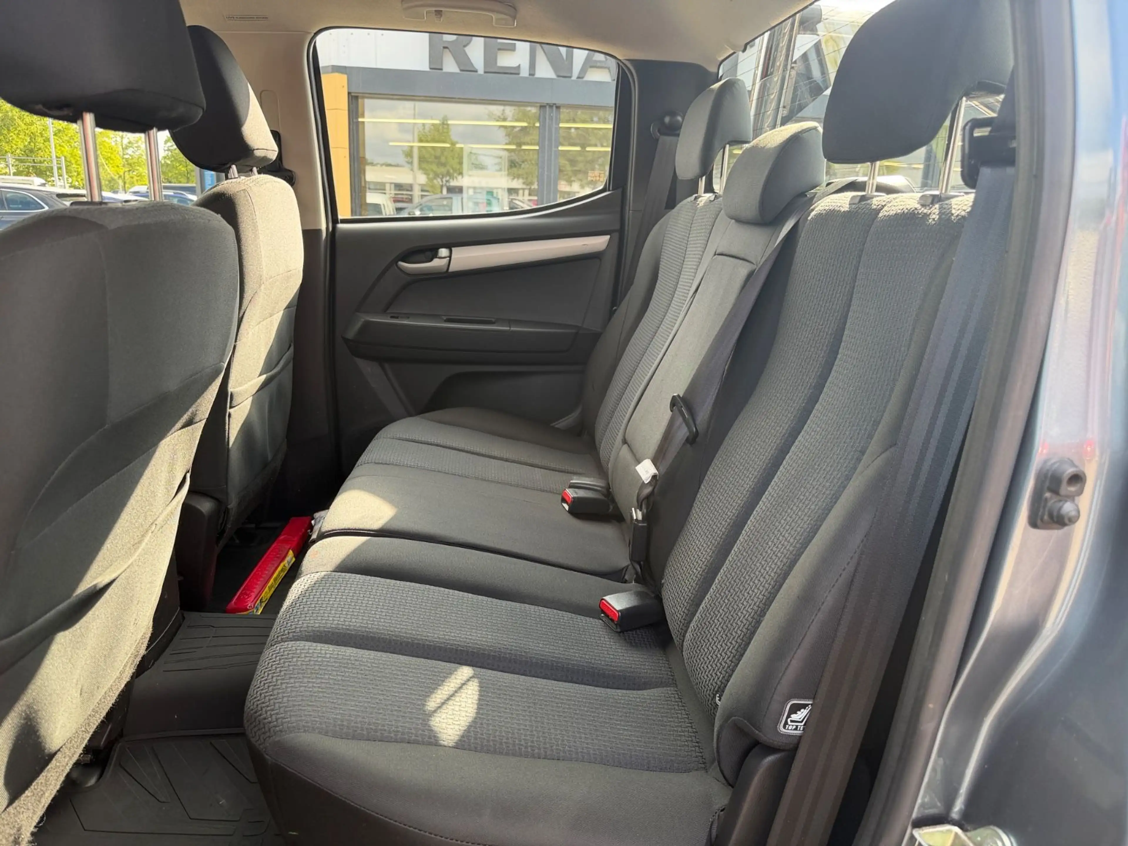 Isuzu D-Max Double Cab 4WD Custom Automatik — photo 12