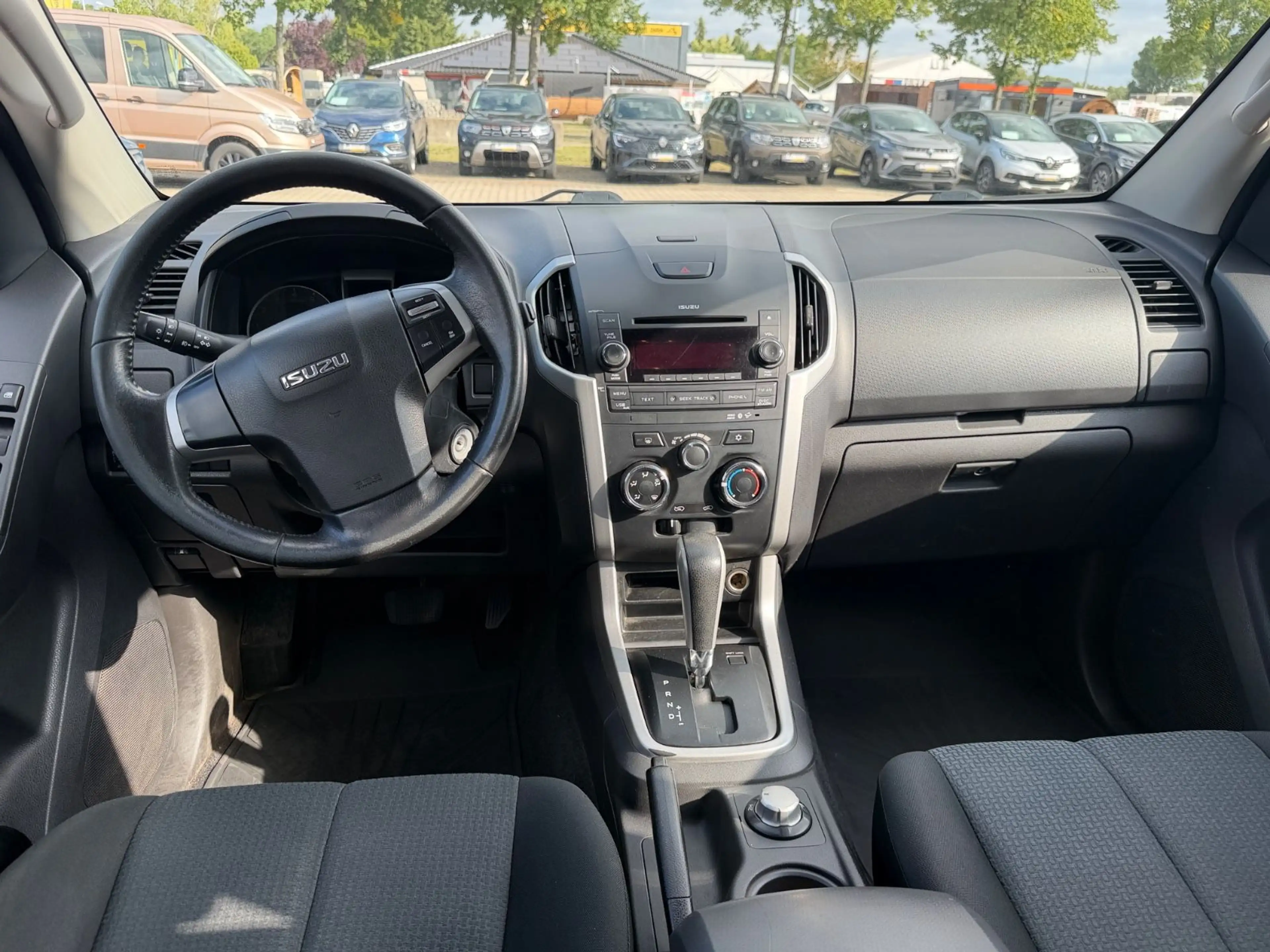 Isuzu D-Max Double Cab 4WD Custom Automatik — photo 10