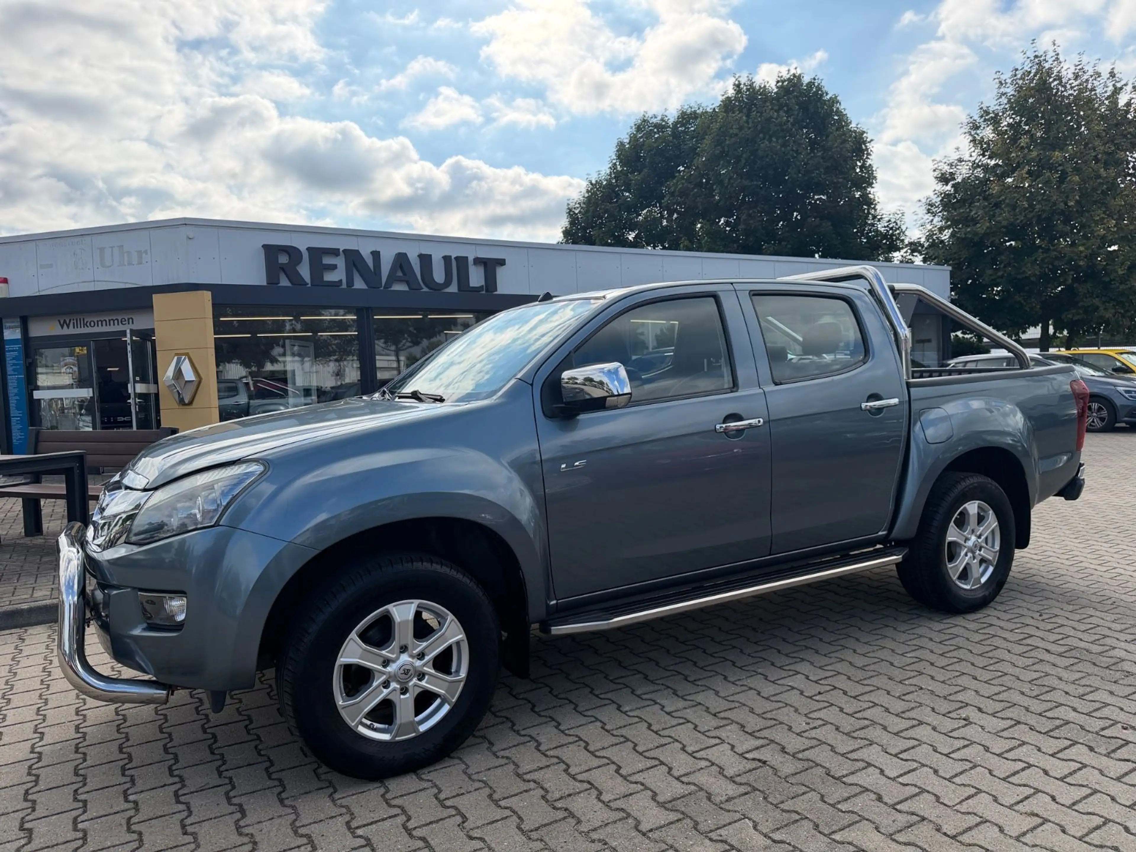 Isuzu D-Max Double Cab 4WD Custom Automatik