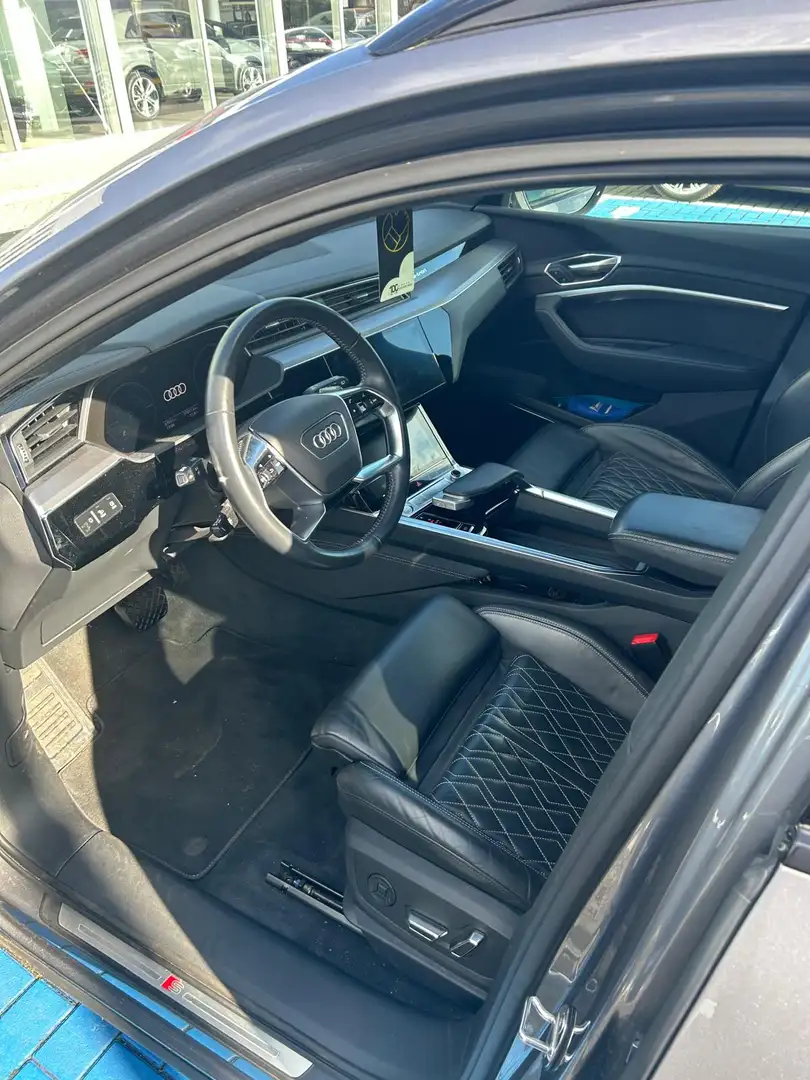Audi e-tron e-tron 55 quattro 95 kWh | S-Line int | Pano | HUD Grijs - 2
