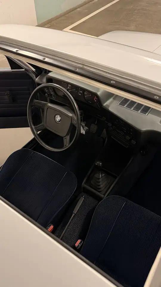 BMW 323i E21, foto 6
