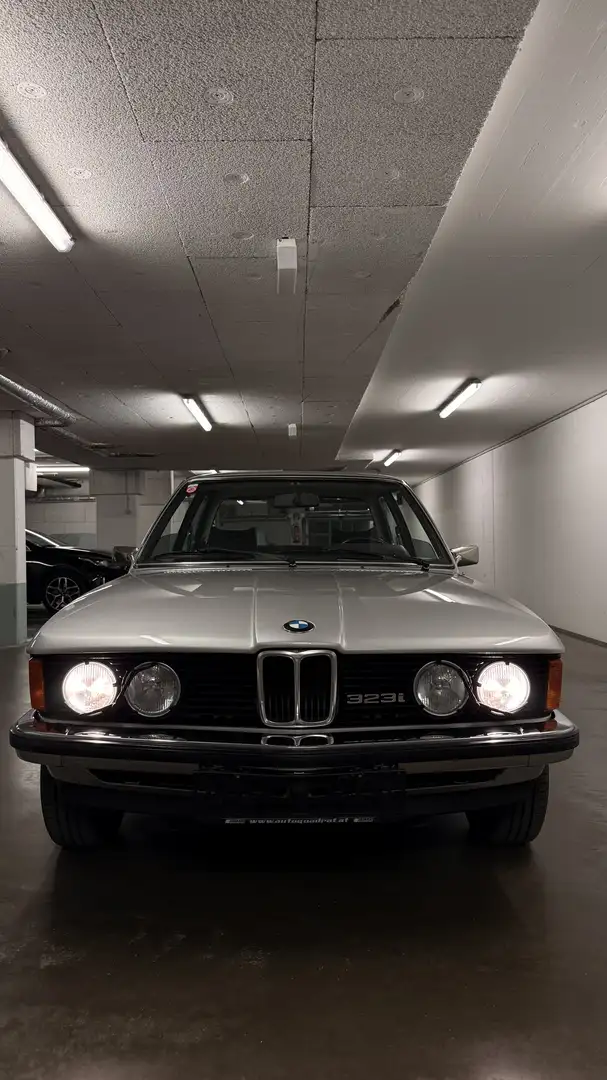 BMW 323 323i E21 - 1