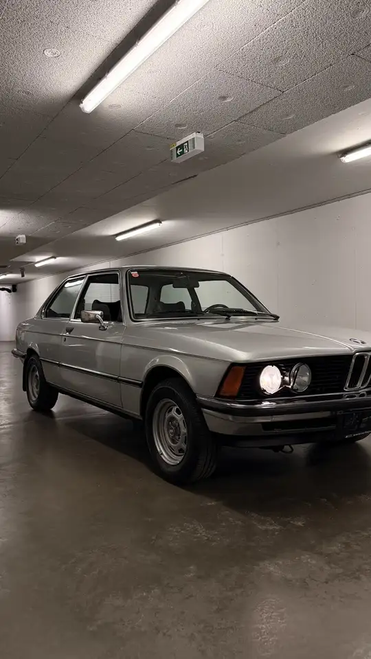 BMW 323i E21, foto 2