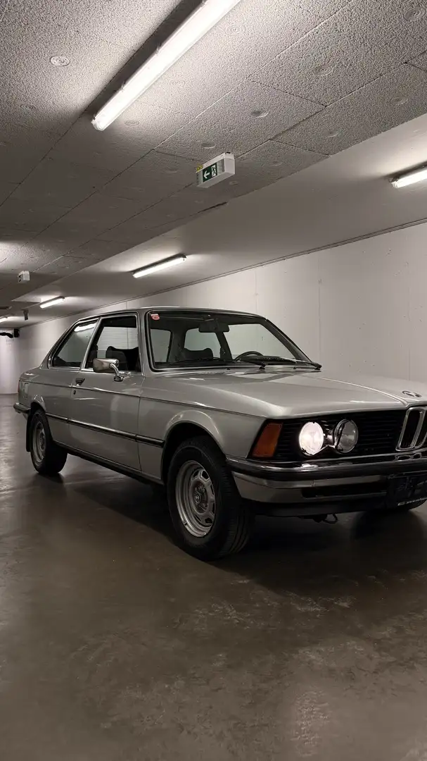 BMW 323 323i E21 - 2
