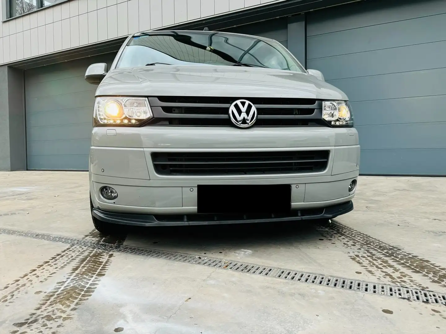 Volkswagen T5 Doka-Pritsche TDI D-PF Šedá - 1