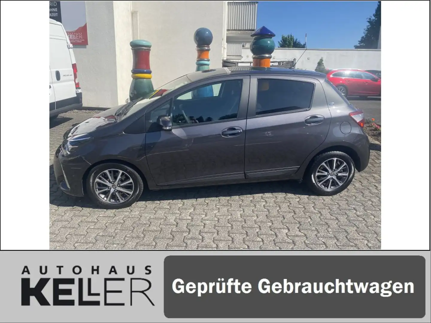 Toyota Yaris Yaris Hybrid 1.5 Y20 Club *Navigation* Gris - 2