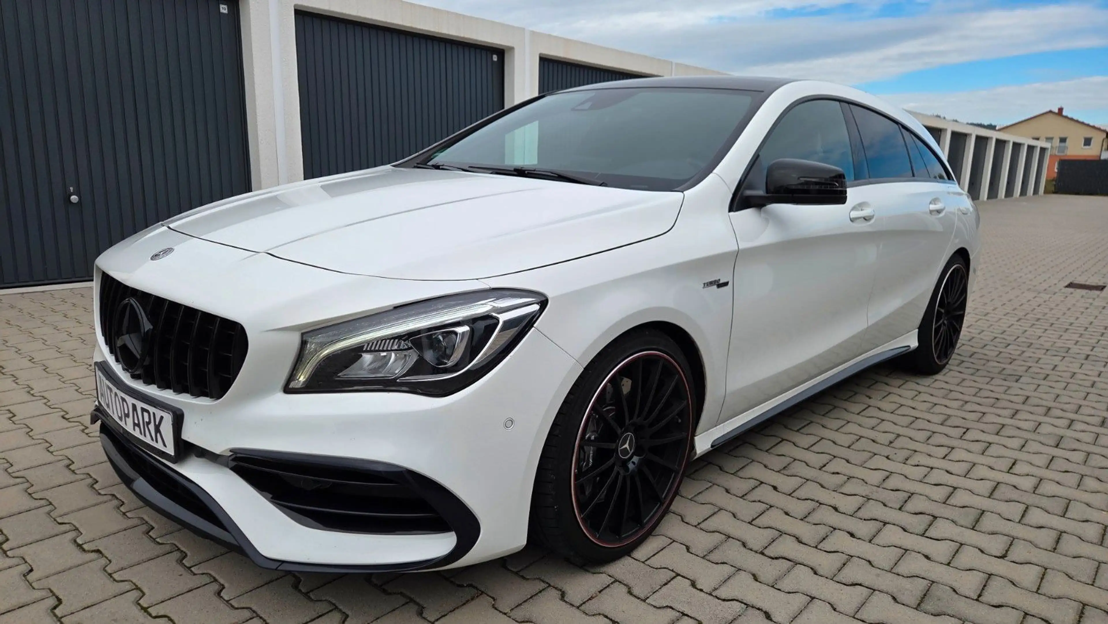 Mercedes-Benz CLA 45 AMG CLA 45 Shooting Brake AMG Performance 4Matic
