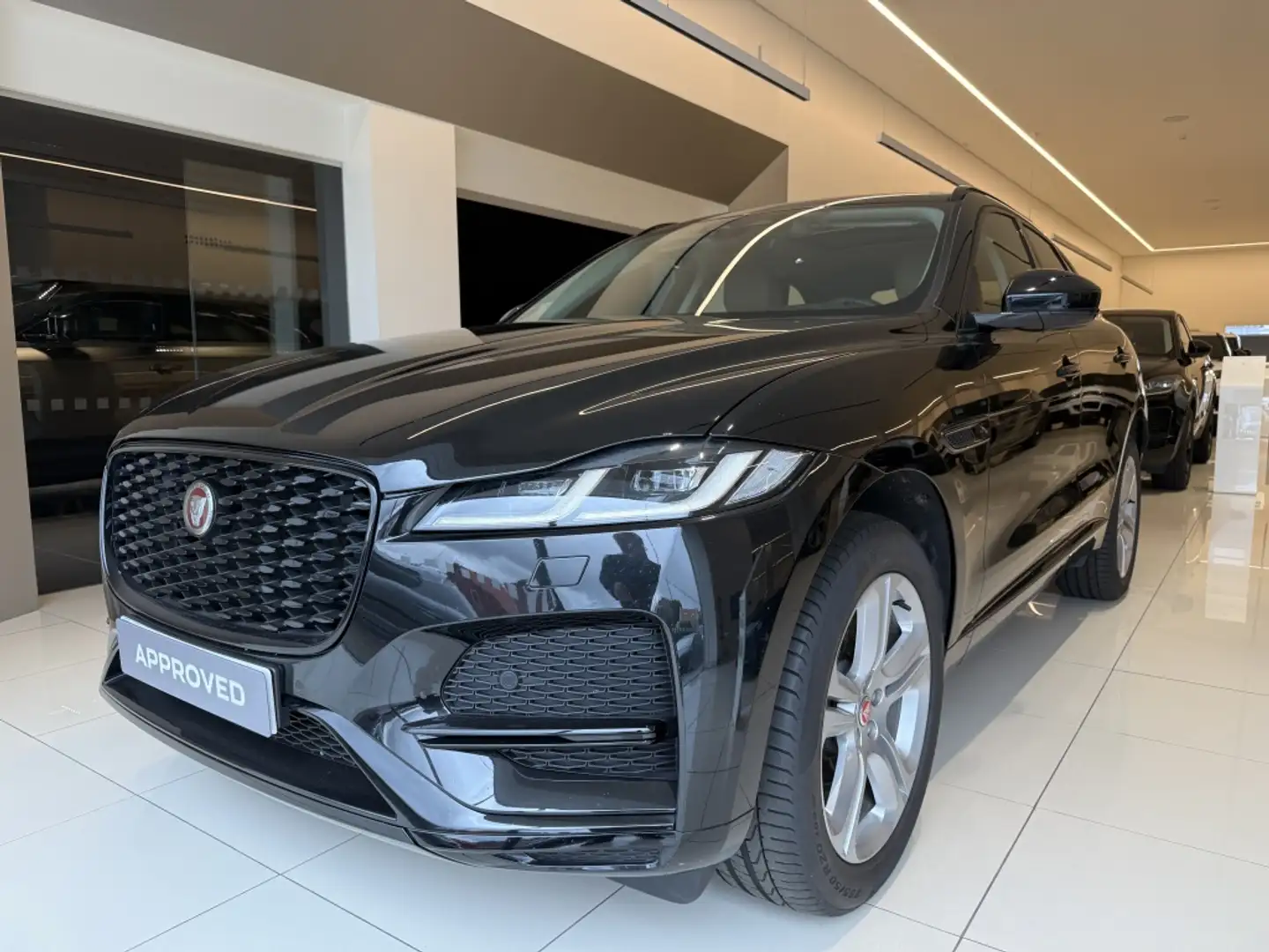 Jaguar F-Pace 2.0D l4 MHEV SE Aut. AWD 204 Negro - 2