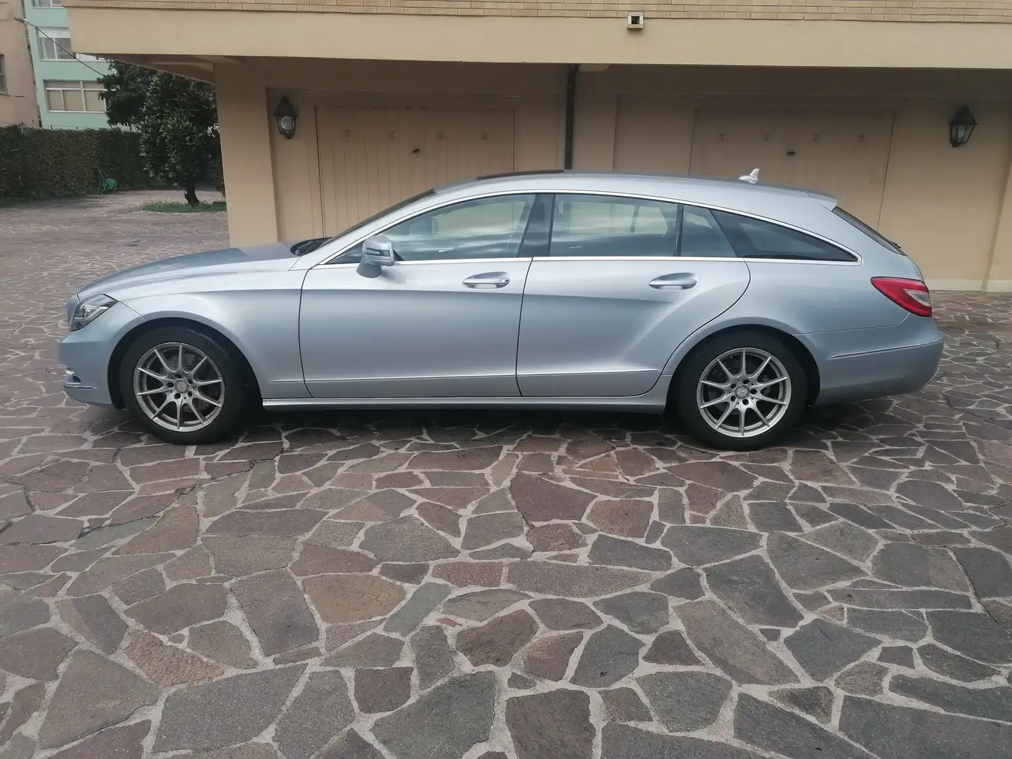 Mercedes-Benz CLS 250 CLS Shooting Brake 250 cdi be auto Argintiu - 1