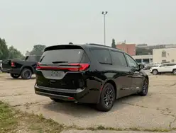 Chrysler Pacifica 2027