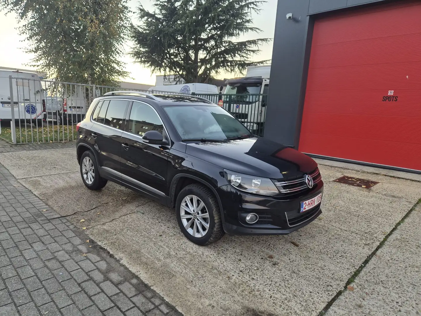 Volkswagen Tiguan 2.0 TDI 4x4- Panorama dak - Nieuw distributieriem Schwarz - 1